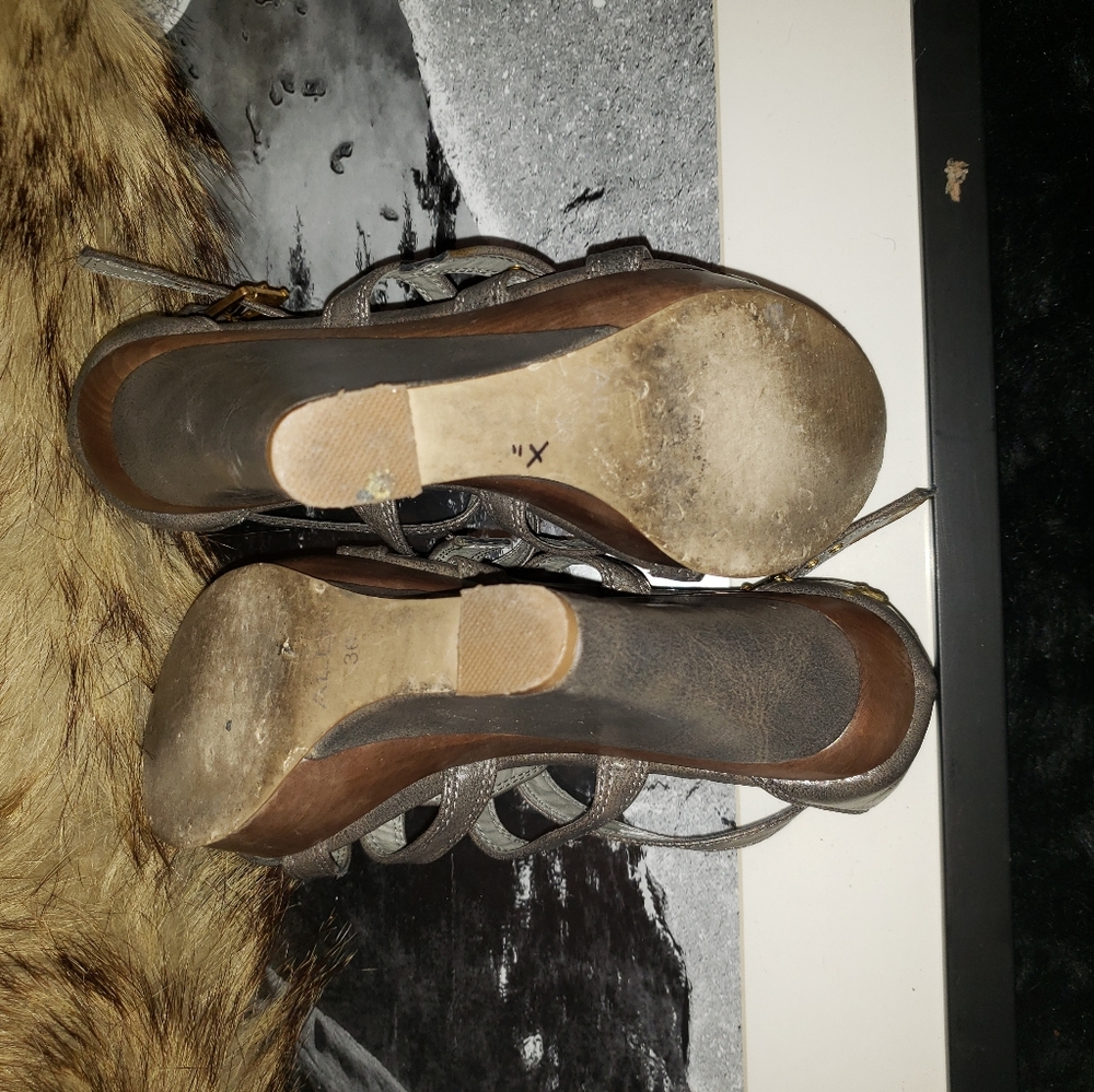 heels - Picture 4 of 7
